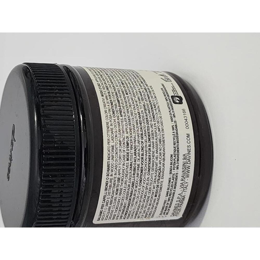 Lavender Davines Alchemic Creative Conditioner for Blonde and Lightened Hair - Picture 2 of 4